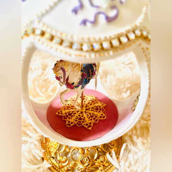House of Faberge Musical Carousel Egg - Picture 3 of 4
